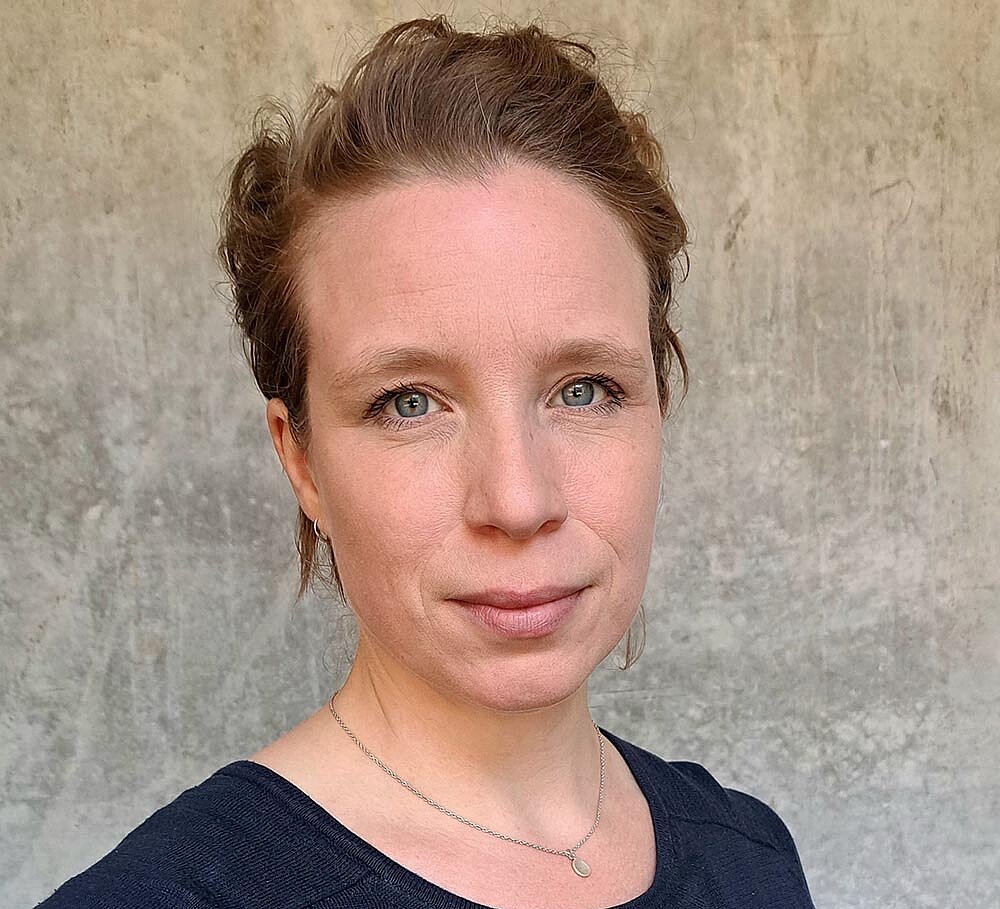 Bibliotekarien Andrea Mervik