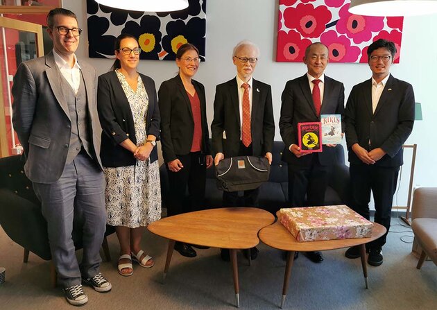 Representanter från Lunds universitet och Japans ambassad.